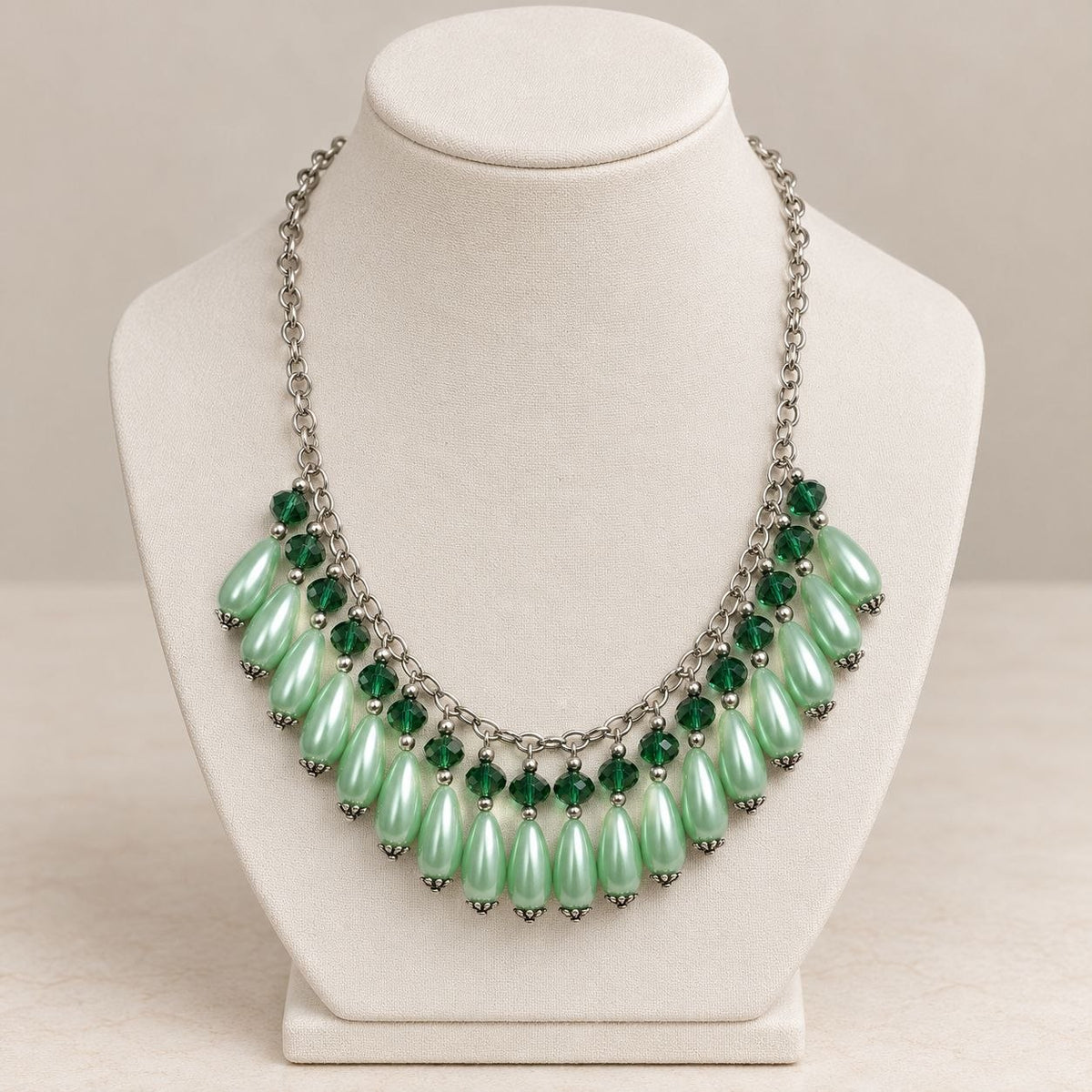 Jade · Collar